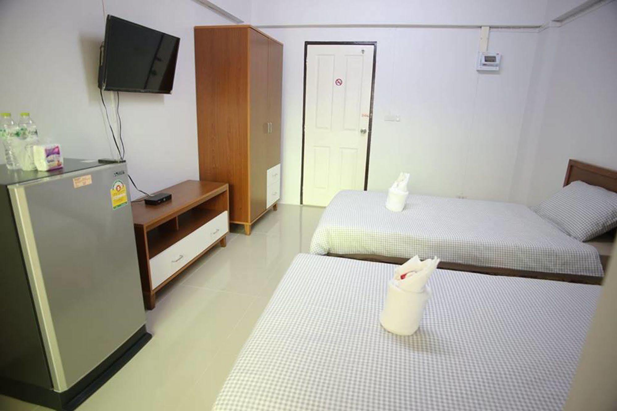 I-Home Residence And Hotel Pluak Daeng Экстерьер фото